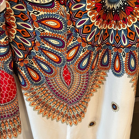 Bohemian jumpsuit in White and Multicolor
Ladies one Size. I’m a L and it fits - Picture 5 of 7